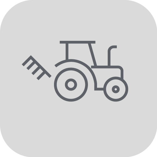 Elektrischer Lkw im Fernverkehr, unterstützt durch mobilen Stromspeicher zur flexiblen Ladeinfrastruktur entlang der Route.